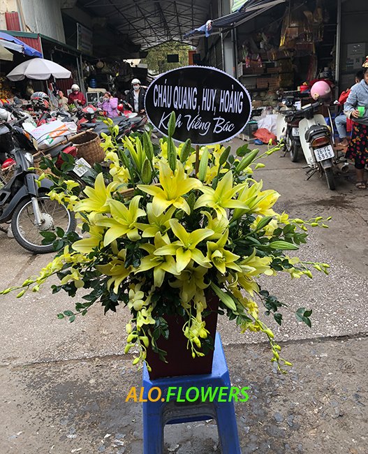 Giỏ Hoa Viếng Để Bàn Thờ