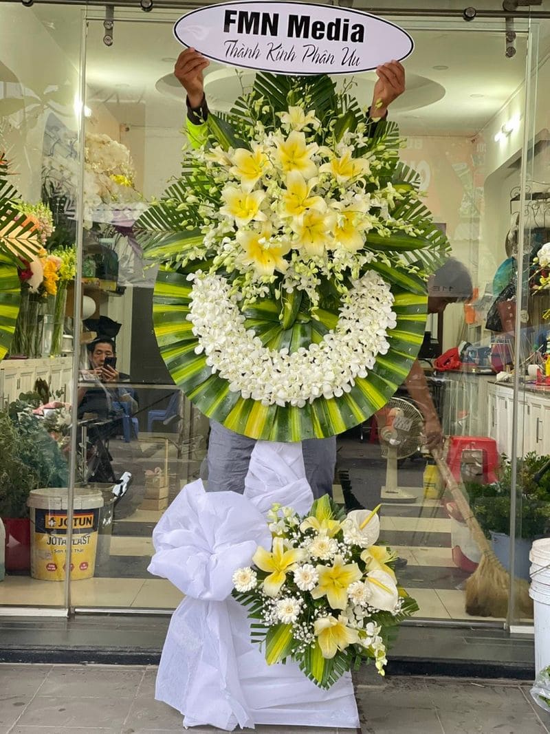 Câu chia buồn trên vòng hoa
