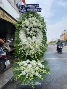 Cách ghi vòng hoa viếng thông gia